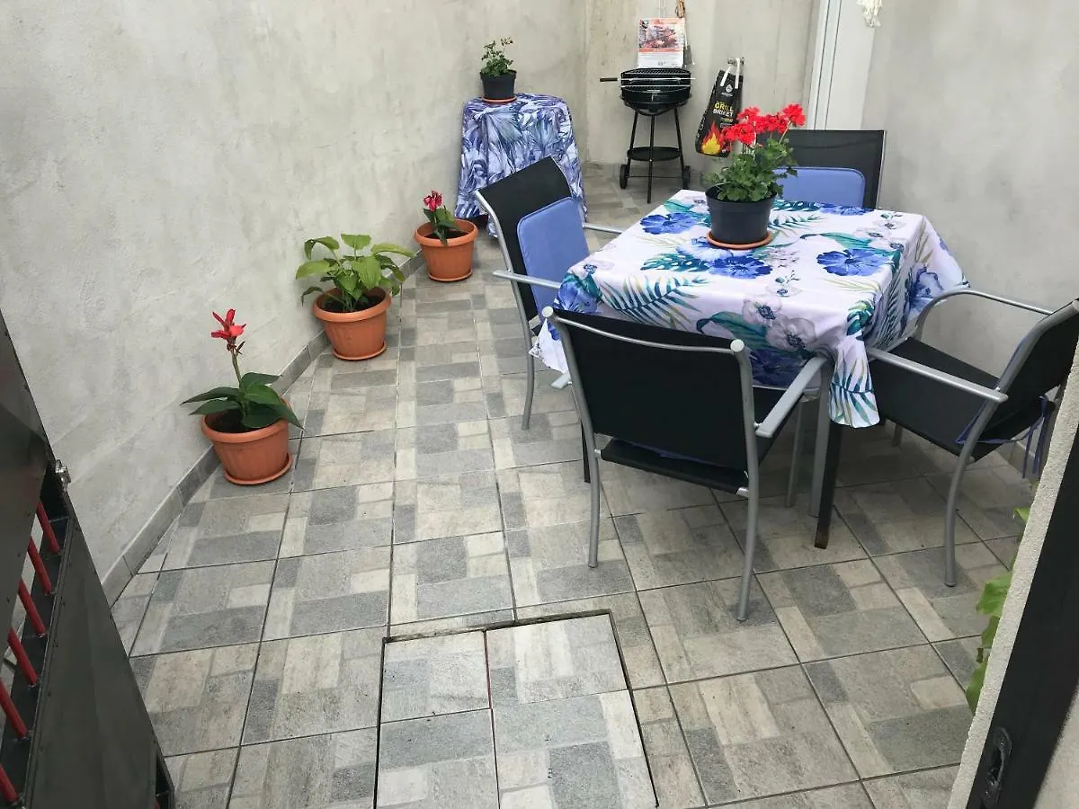Apartment In Family House Linda Cavle Croatia